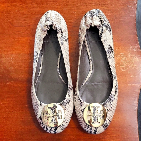 Used worn tight size 8 Tory Burch shoes. - Picture 1 of 4
